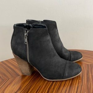 Carlos Henley black suede booties size 6.5